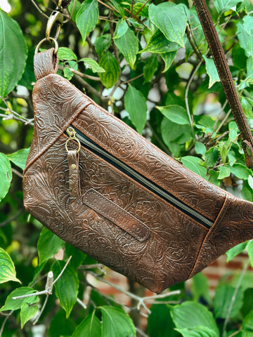 Traveler's Leather Bag - Dark Brown Embossed